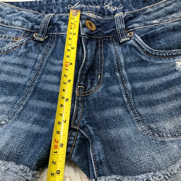 American Eagle size 6 mid rise to shortie shorts. Cut off cuffed style! Too fun - Picture 4 of 10
